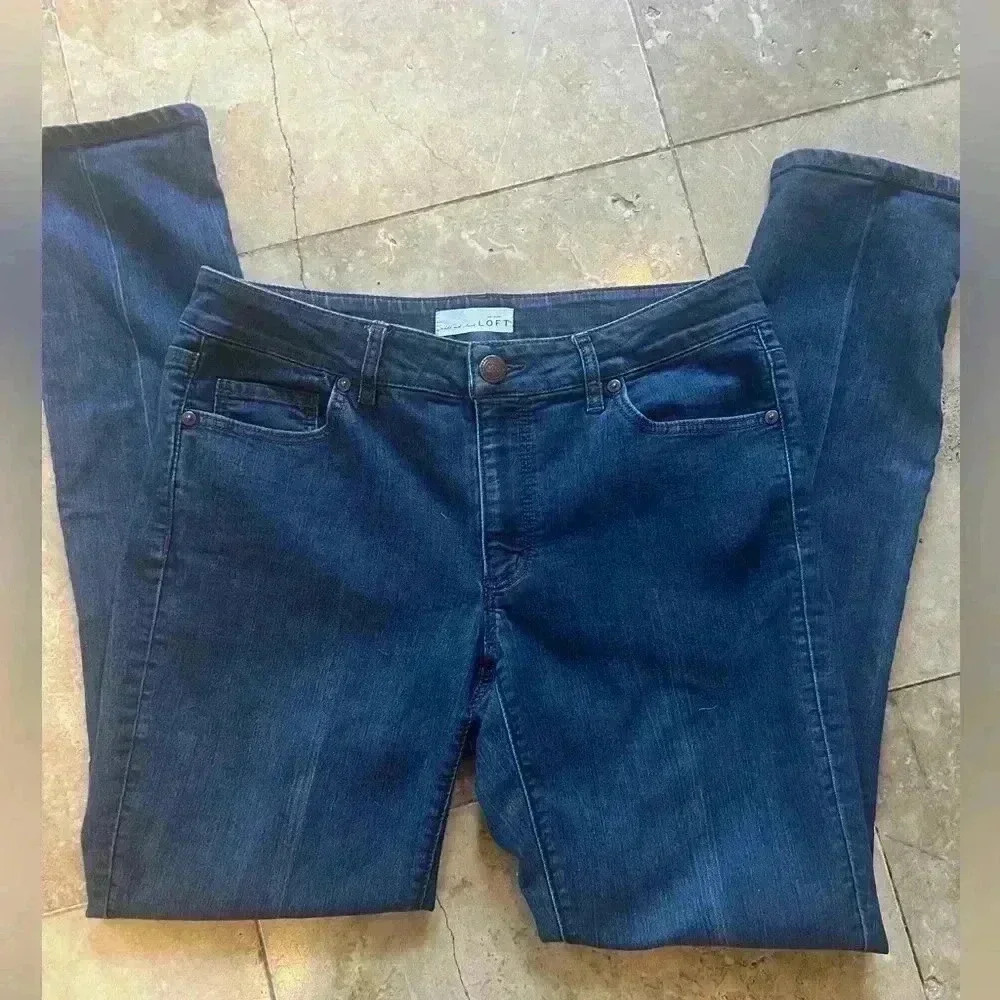 Loft Ann Taylor jean’s excellent condition.  Size 6. High waisted. Dry cleaned